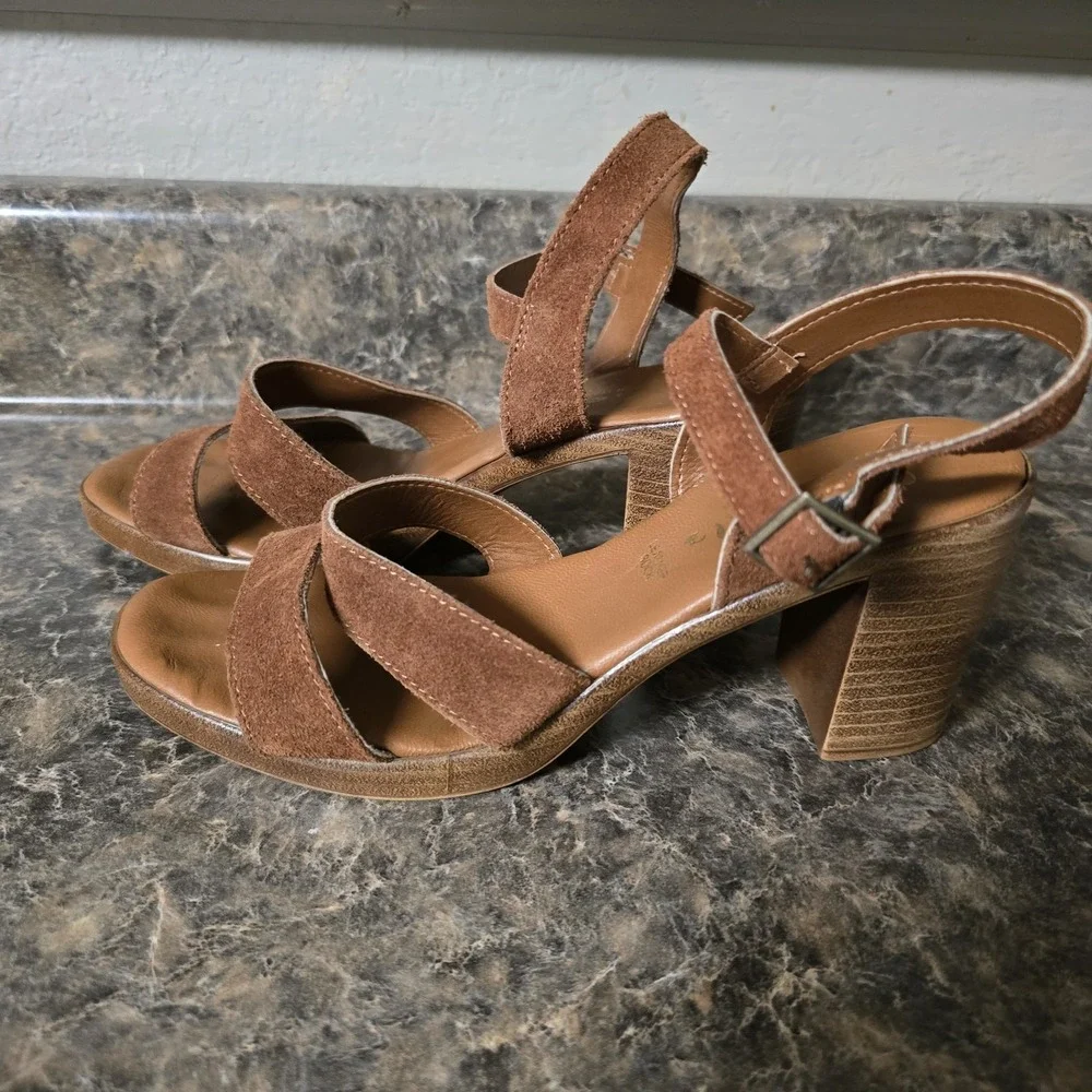 MARIELLA MADE IN ITALY Brown Leather Block Heel Sandals Anthropologie Size 8